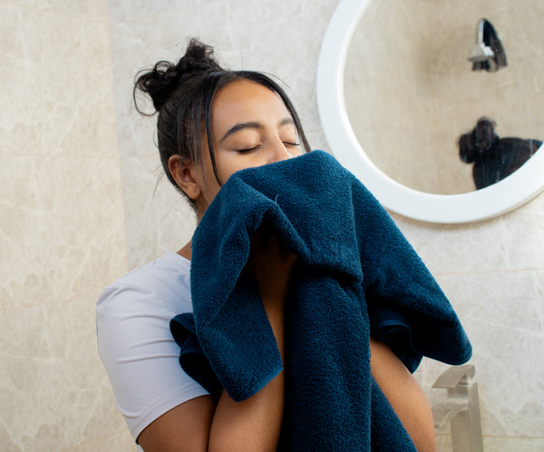 How to use byTheia Advanced LED light therapy mask step 5 - remove silicone mask and apply serum or moisturiser immediately for maximum post-LED absorption